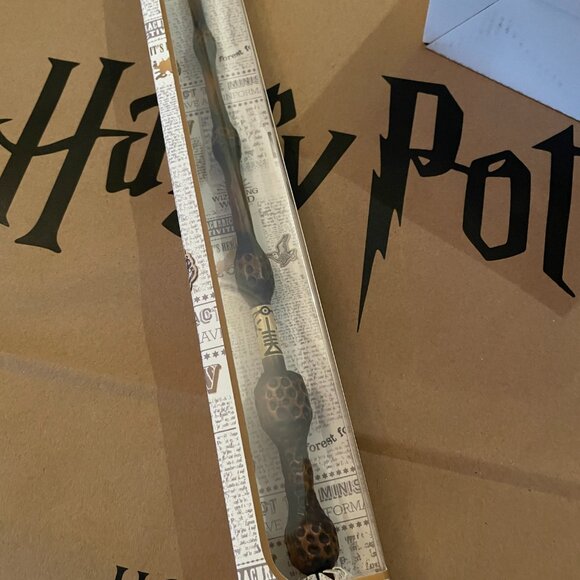 Harry Potter. The Elder Wand Replica & HUFFLEPUFF Ceramic Mug Saucer Set. Miniso - Picture 5 of 10